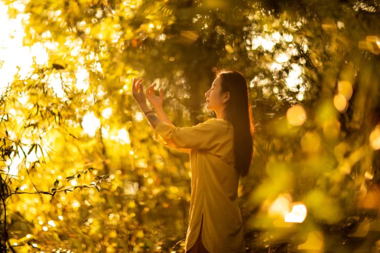 Yellow Aura Meaning: Personality, Shades, and Spiritual Power