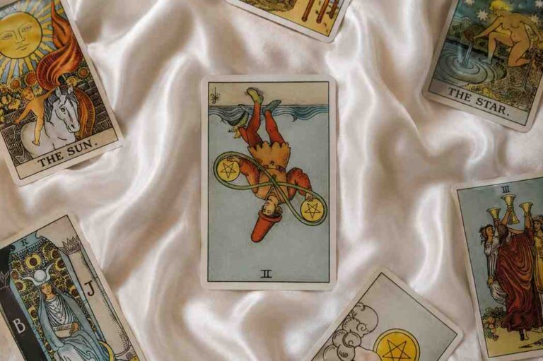 2 of Pentacles Reversed: Meaning & What It’s Telling You